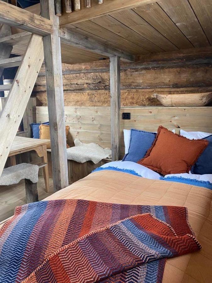 Sauefjoset - Idyllisk Gardstun Fra 1800-Tallet Skjåk エクステリア 写真